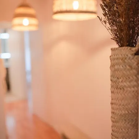 Duplex Familial Proche Et Commerces